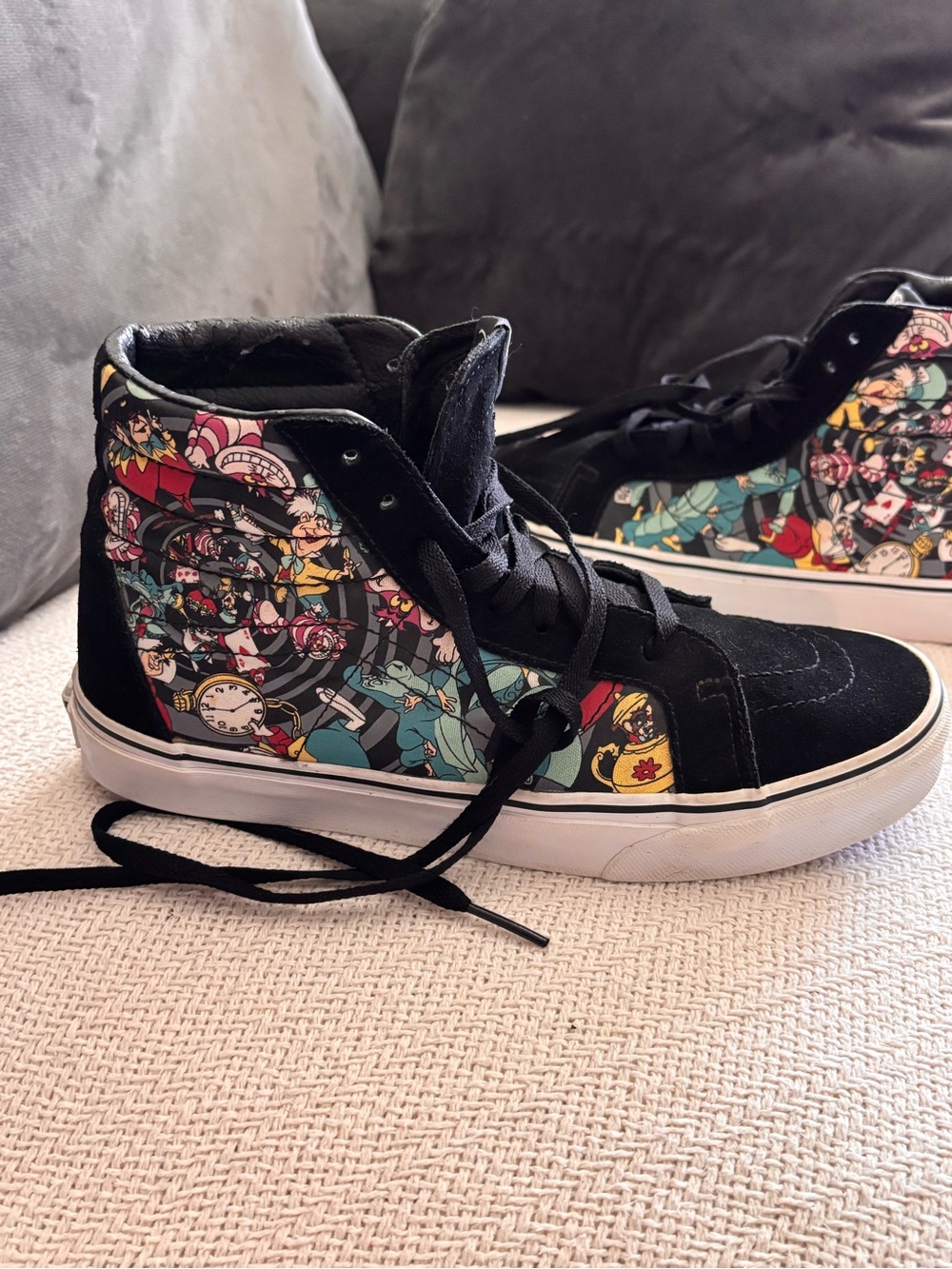 Vans X Disney Alice Wonderland Rabbit Hole Sk8-Hi Limited Men’s 9.5